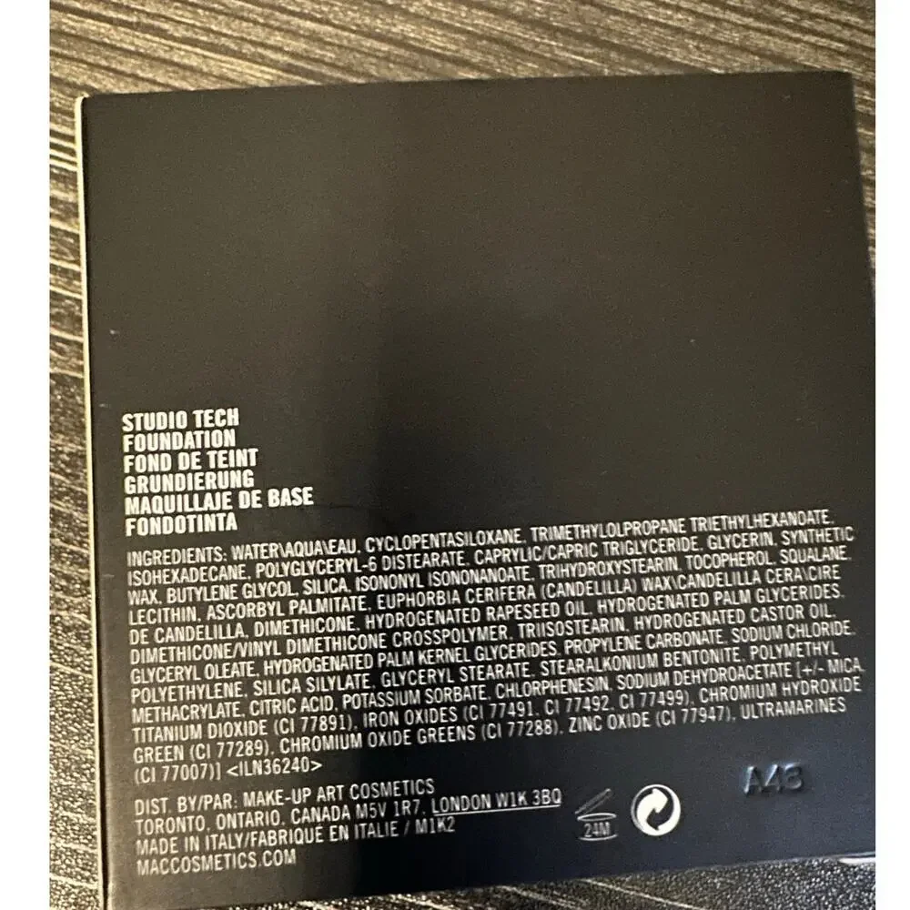 MAC Studio Tech Foundation NW45 - Discontinued